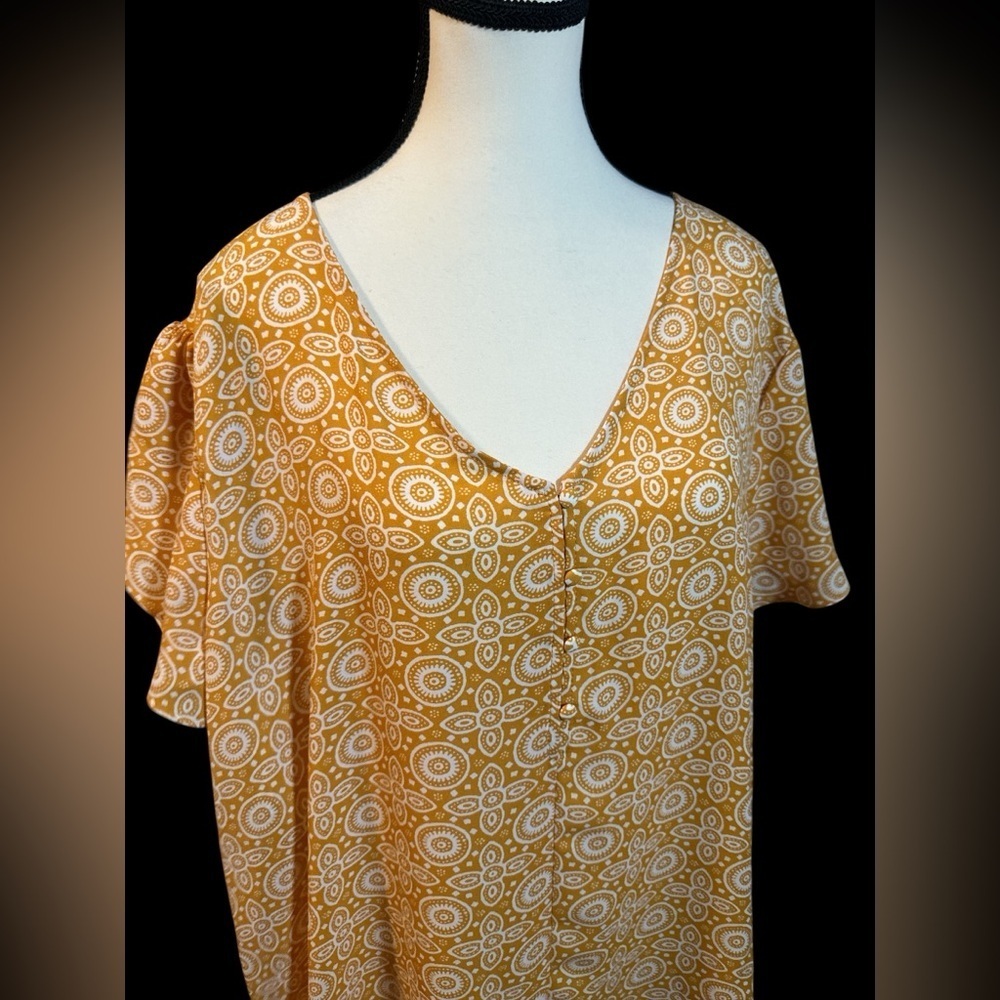 Premise Golden Geometric Blouse - Picture 4 of 6